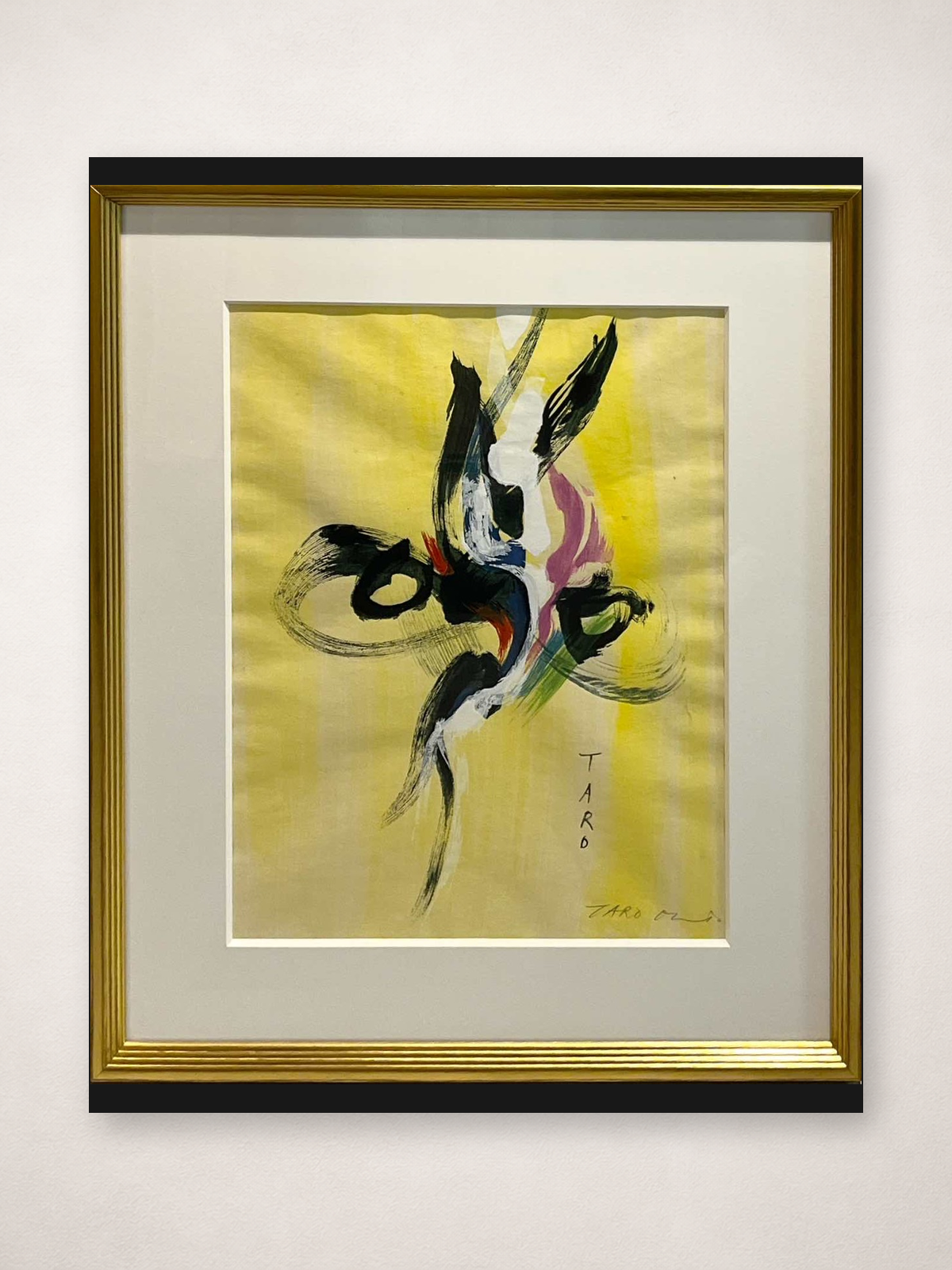 岡本太郎「顔」展示イメージ（壁のみ・額サイズ基準）
