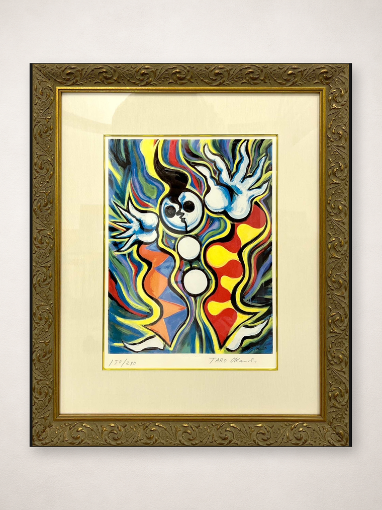 岡本太郎「よろこび」展示イメージ（壁のみ・額サイズ基準）