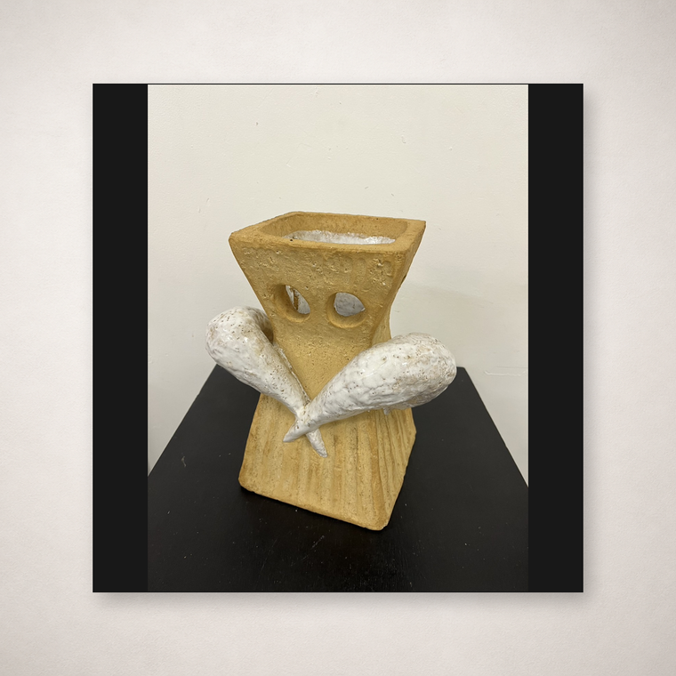 岡本太郎「むすめ」展示イメージ（壁のみ・額サイズ基準）